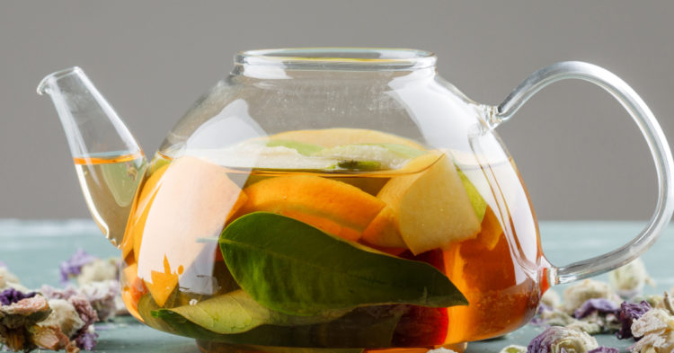3 recetas de té con piña para tratar la hinchazón abdominal y eliminar la retención de líquidos