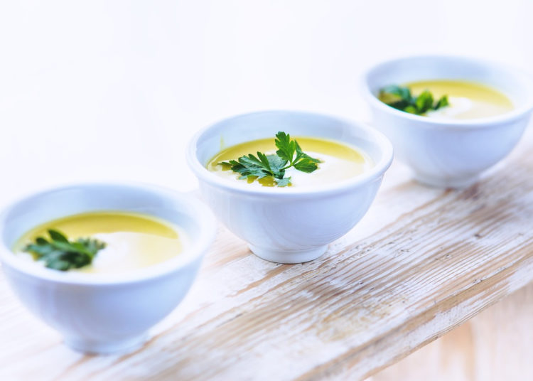 7 hierbas aromáticas que le dan mayor gusto a tus comidas: úsalas en estas recetas