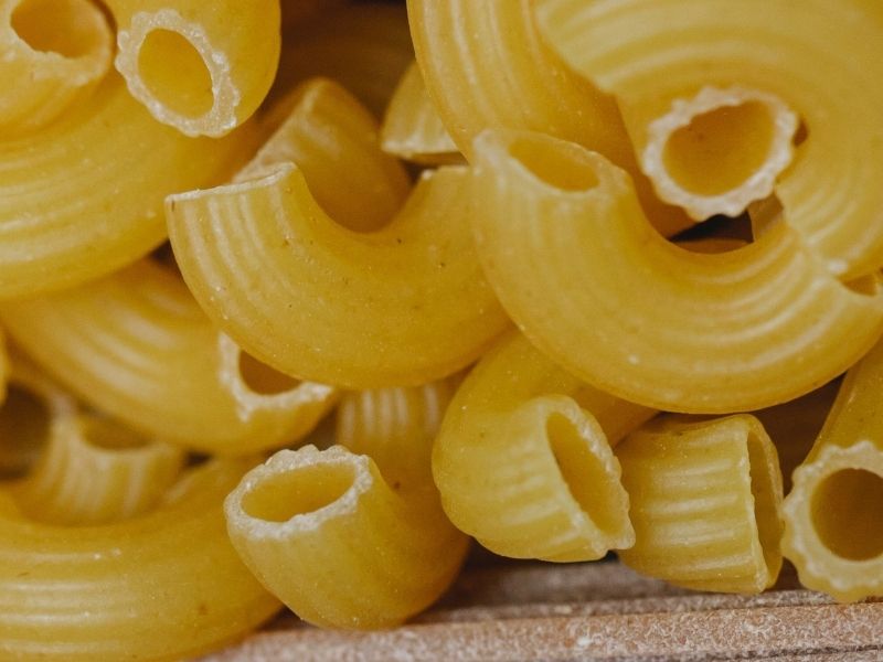 Prepara estos deliciosos macarrones con atún en simples pasos