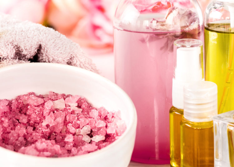 Aromatizante casero con fragancia a rosas para armonizar cualquier habitación de la casa