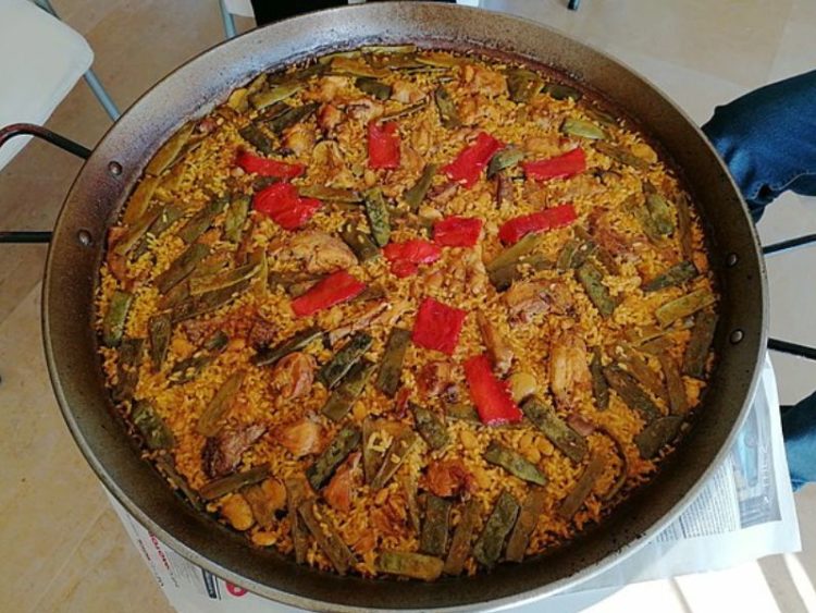 Paella origen, variaciones y receta del platillo español