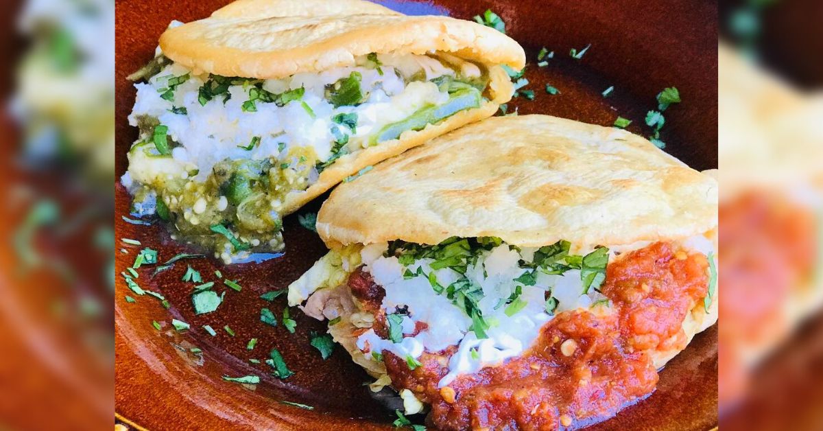 Receta de Doña Ángela gorditas enchiladas rellenas con papa y salsa